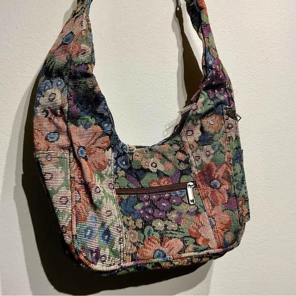 Vintage Tapestry Shoulder Bag Purse With Two Zippered Pouches On Outside - Picture 6 of 6